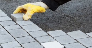 Укладка брусчатки в Изобильном - цена от 831 руб. за м2 | ТротуарнаяПлитка