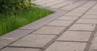 Профессиональная укладка тротуарных дорожек в Изобильном в октябре